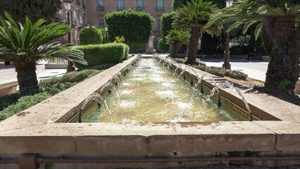 Fuente de la Glorieta de Espa&ntilde;a en Murcia frente al Ayuntamiento de Murcia