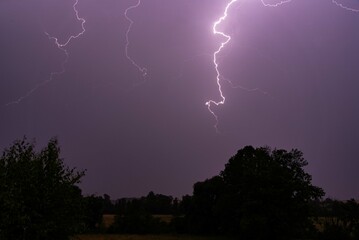 Éclairs d'un ciel nocturne d'été