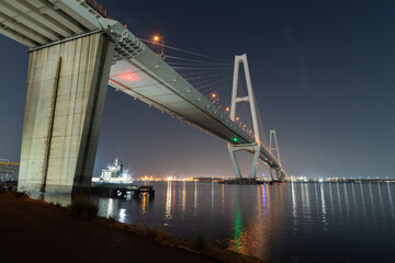 名古屋港に架かる橋を夜に撮影