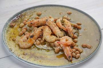 Greek chickpea salad with shrimps