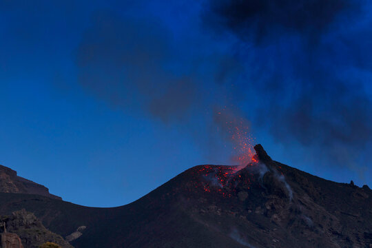 Stromboli, Vulkan, Aeolische Inseln, Sizilien, Italien, Ausbruch, Alarmstufe Orange, Sciara del Fuoco, 27.05.2024 