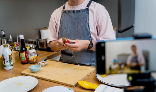 The chef is broadcasting live from workshop how to prepare a vegetarian food