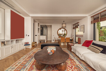  Choose dishes and cutlery that complement the style of your dining room
