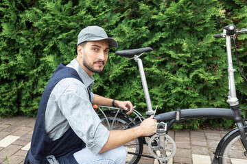 Fototapeta premium Close-up shot of repairman fixing bicycle 