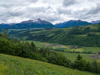 Obraz premium View of the alpine Austrian town of St. Peter am Kammersberg