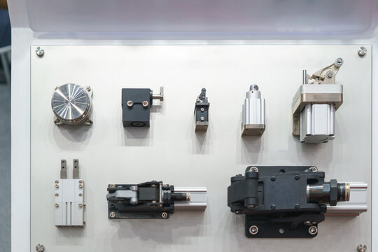 Pneumatic Grippers Display