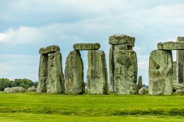 Besuch an dem englischen Klassiker: Stonehedge vor den Toren der Stadt Salisbury - Wiltshire - Vereinigtes K&ouml;nigreich