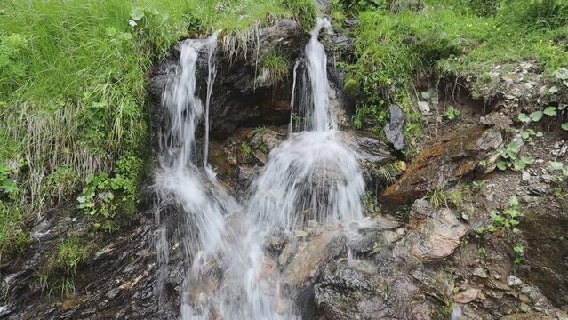 Piccole cascate ruscello  o fiume in Trentino