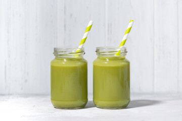 green smoothie with chia seeds - healthy superfood