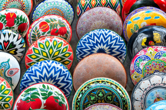 Multi-colored ceramic products with oriental ornaments at the Siab Bazaar in the ancient city of Samarkand in Uzbekistan, Siyob bozor