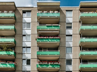 Plattenbau - Geschosswohnungsbau in der Stadt - Serielle Sanierung schafft neuen Wohnraum