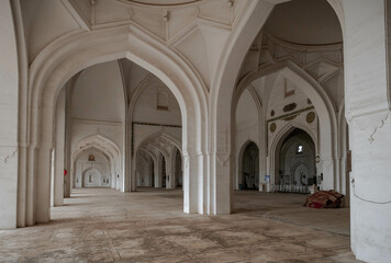 Fototapeta premium Bijapur Mosque also known as Jumma Masjid is one of the largest mosques in south India.