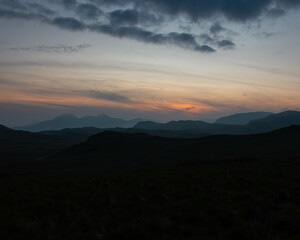 Obraz premium Snowdonia National Park Sunset Over the Mountains