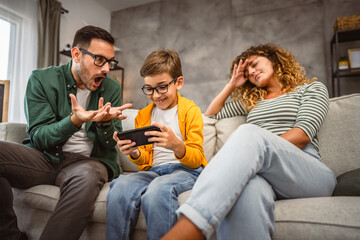 parents get angry because son use mobile phone too much