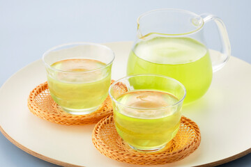 冷たい緑茶　グリーンティー