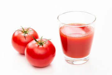 白背景にトマトジュース