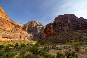 Fototapeta premium This image captures the stunning rock formations and colorful landscape of Zion National Park in Utah, showcasing the areas unique geological features and natural splendor in vivid detail