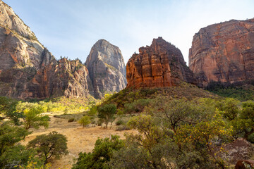 Zion National Park in Utah boasts towering cliffs, lush valleys, and stunning landscapes, making it a paradise for nature lovers and adventurers. Ideal for ecotourism and outdoor exploration