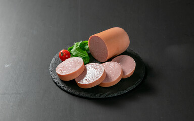 厚切りにしたボロニアソーセージ　mortadella ,　bologna