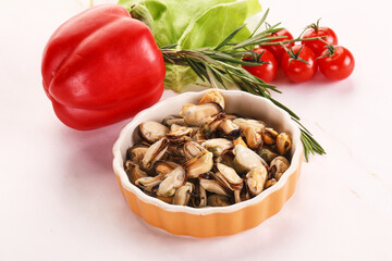 Marinated mussels in the bowl