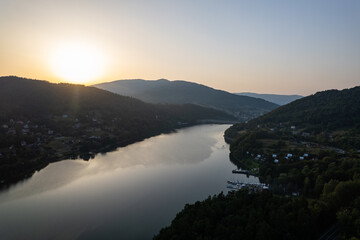 Zachód słońca - jezioro żywieckie - panorama lotnicza
