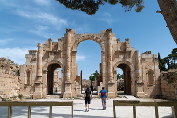 Puerta sur de la antigua ciudad romana de Gerasa o Jarash, Jordania.