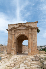 Vista del tetrapilon norte en la antigua ciudad romana de Gerasa o Jarash, Jordania.
