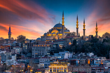 Obraz premium Suleymaniye Mosque Ottoman imperial mosque at sunset, Historical Suleymaniye Mosque Istanbul, Turkey most popular tourism destination of Turkey, Golden Horn, Istanbul, Turkiey,
