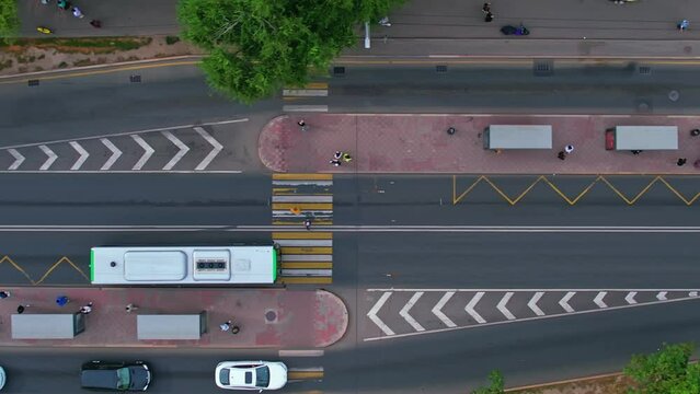 Dedicated bus line in the city, bus rapid transit (BRT)