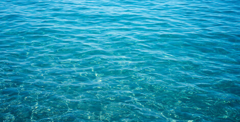 Obraz premium Transparent blue water tropical sea or ocean background