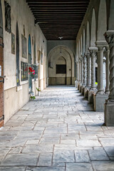 Obraz premium Church cloisters exterior