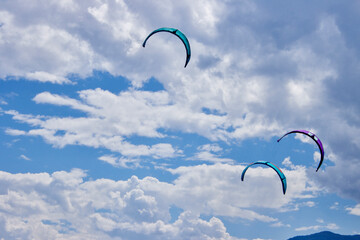 Kitesurfer am Reschensee in S&uuml;dtirol