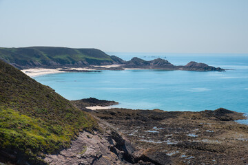 Joli paysage de la côte bretonne depuis le sentier de randonnée GR34 du cap d'Erquy - Bretagne France