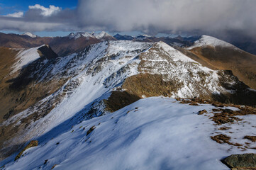 Obraz premium Salòria summit, with some snow, looking north (Alt Pirineu Natural Park, Catalonia, Spain)