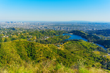 Fototapeta premium Los Angeles Cityscape and Hollywood Reservoir From Mount Lee