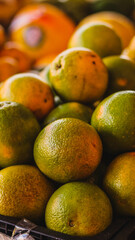 Frutas laranjas em uma feira