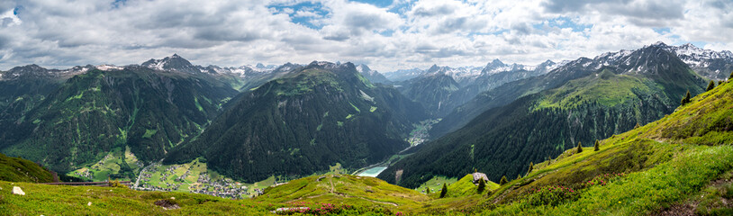Obraz premium Gaschurn, Österreich: Panorama der Vorarlberger Alpen