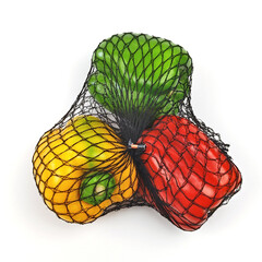 filet de poivrons rouge, vert et jaune, isolé, sur un fond blanc	