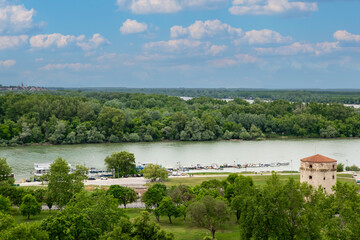 Obraz premium Panoramic view on Sava and Danube rivers ( Sava i Dunav) from Kalemegdan Fortress, Belgrade, Serbia