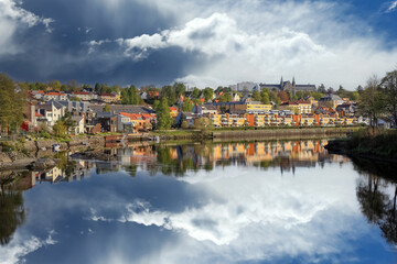 Obraz premium River Nidelva in Trondheim, Norway