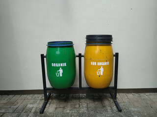 Trash can