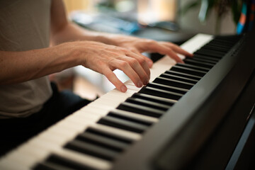 Obraz premium Close-up of Hands Playing an Electric Piano