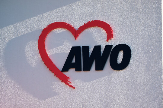 Logo der AWO Arbeiterwohlfahrt am Pflegeheim Remshalden Geradstetten Baden-W&uuml;rttemberg Deutschland am 13.11.2022
