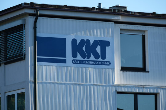 Firmengeb&auml;ude und Firmenschild KKT K&auml;ser Kunstharz Technik Remshalden Geradstetten Baden-W&uuml;rttemberg Deutschland am 13.11.2022