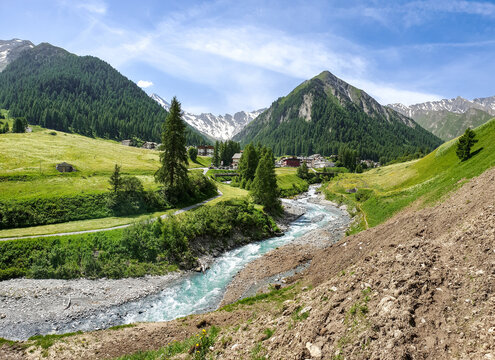 Samnaun, Schweiz: Ein malerisch gelegener Ort in den Alpen