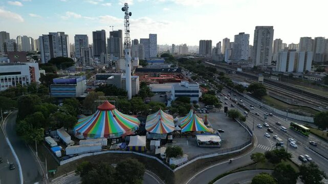 Circo Tendal Paisagem Urbana Mooca Tatuap&eacute; Belenzinho Cidade M&atilde;e C&eacute;u Bairros S&atilde;o Paulo Avenida Rua Transito Arquitetura Ruas Hist&oacute;ria Cultura Com&eacute;rcio Movimentado Vida Passeio Via Paulista Metr&ocirc; Trem