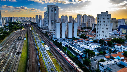 Fototapeta premium Paisagem Urbana Mooca Tatuapé Belenzinho Cidade Mãe Céu Bairros São Paulo Avenida Rua Transito Arquitetura Ruas História Cultura Tradicional Comércio Movimentado Vida Passeio Via Paulista Metrô Trem