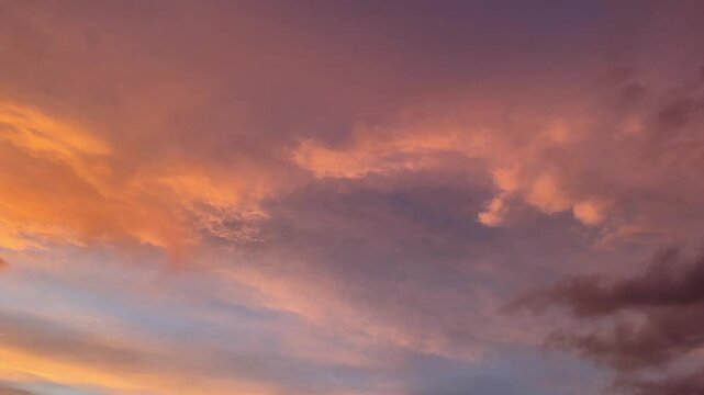 Vibrant Sunset: A Mesmerizing Time-Lapse of Golden Hour Skies