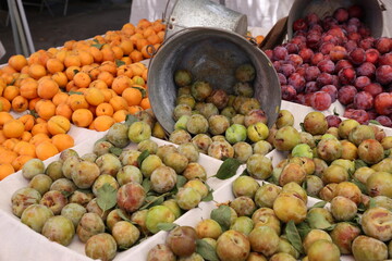 market plums