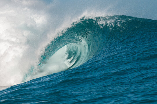 tahitian wave olympic surf teahupoo